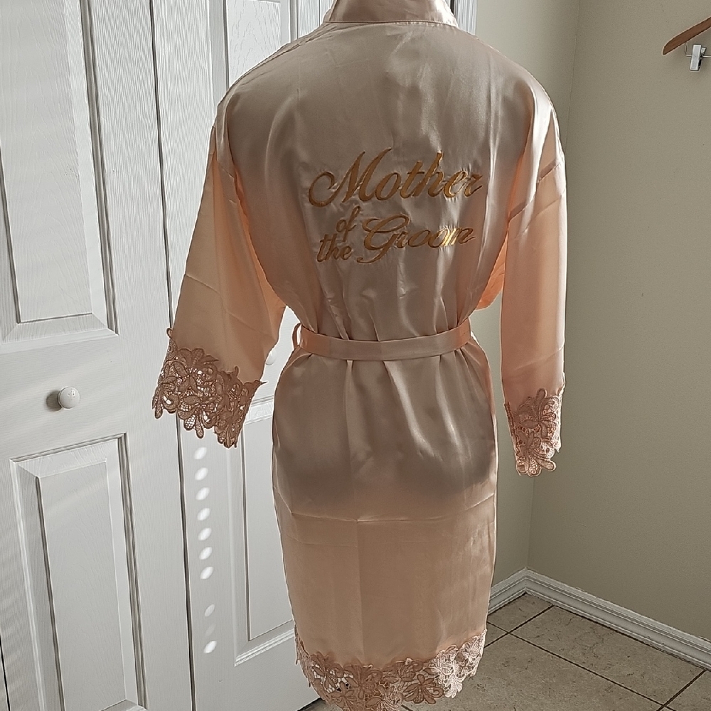 Mother Of The Groom Elegant Cream Satin Robe with Lace Trim. XXL